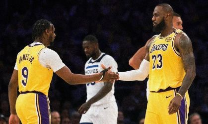 LeBron e Bronny James se tornaram primeira dupla de pai e filho jogando junto na NBA