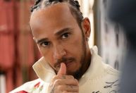 Dior lança linha de calçados sustentáveis com Lewis Hamilton