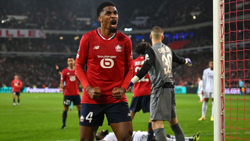 Zagueiro brasileiro Alexsandro comemora a vitória do Lille sobre o Real Madrid • Michael Regan - UEFA/UEFA via Getty Images