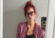 Lily Allen revela ganhar mais dinheiro vendendo fotos dos pés do que com músicas