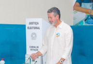Arthur Lira defende democracia durante votação em Alagoas