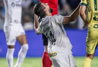 Santos vence Mirassol e volta à liderança da Série B graças a gol de Luan Peres