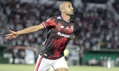 Lucas Moura marca dois gols contra o Vasco