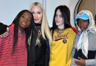 Madonna e as filhas tietam Billie Eilish em show; veja fotos