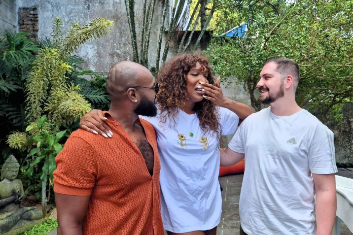 Majur é tietada por fãs em gravação de videoclipe no Vidigal • Dan Delmiro/AgNews