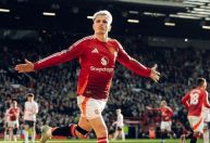 Manchester United vence Brentford de virada na Premier League