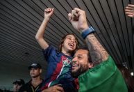 Marcelo, do Fluminense, leva drible do filho; veja vídeo