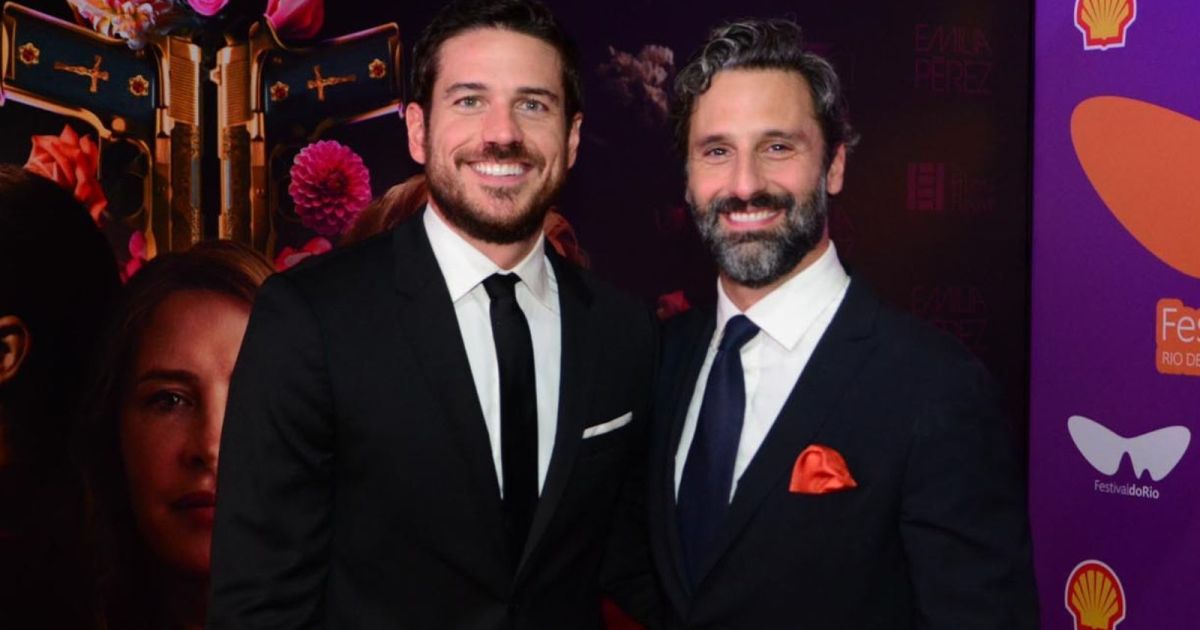 Marco Pigossi faz primeira aparição com marido após casamento na Itália | CNN Brasil