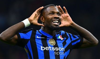 Thuram comemora um dos gols na vitória sobre o Torino