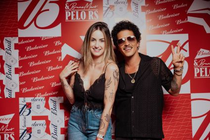 Mari Palma encontrou o cantor Bruno Mars em show em SP