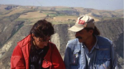 Em 1988, Marina Abramović e Ulay embarcaram em uma performance de 90 dias em que caminharam um em direção ao outro a partir de extremos opostos da Grande Muralha da China