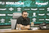 Mário Bittencourt defende permanência de Mano Menezes no Fluminense