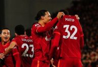Zagueiro multicampeão pelo Liverpool anuncia aposentadoria aos 33 anos