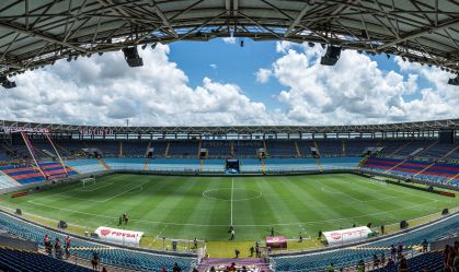 Duelo entre Venezuela e Argentina tem atraso de meia hora após campo encharcado