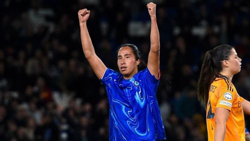 Colombiana Mayra Ramirez comemora o gol da vitória do Chelsea sobre o Real Madrid na Champions League Feminina