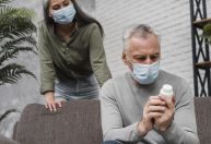 Mais de 70% dos pacientes idosos usam medicamentos com risco à saúde, diz estudo