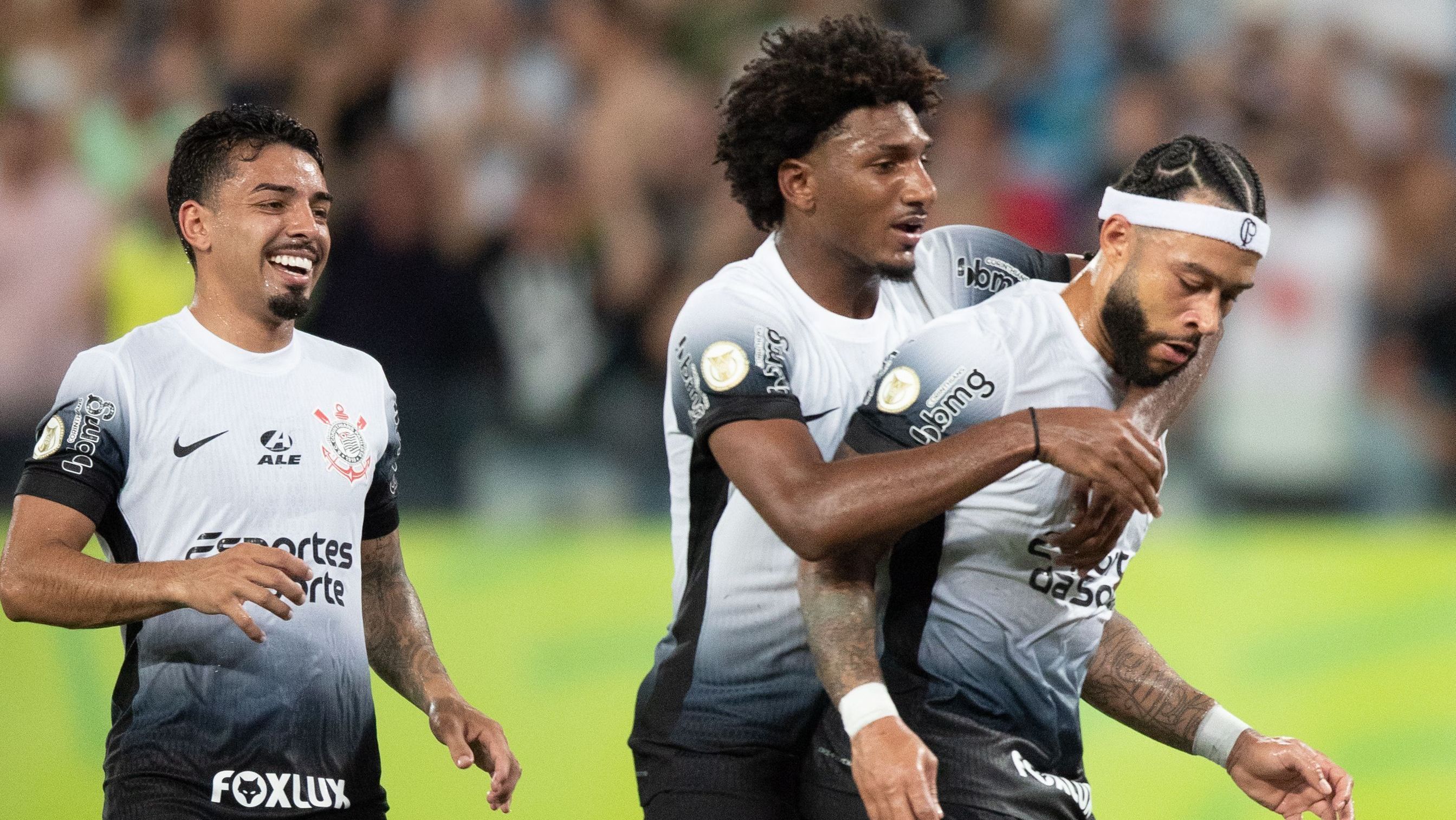 Memphis marcou o único gol da vitória do Corinthians contra o Cuiabá