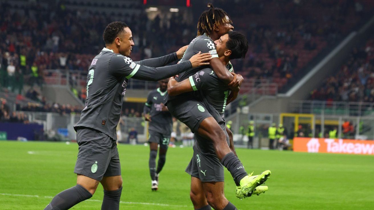 Jogadores do Milan comemoram a vitória na Champions League