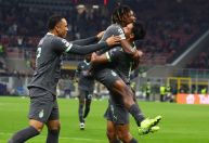 Milan vence a primeira na Champions League com gol olímpico de Pulisic