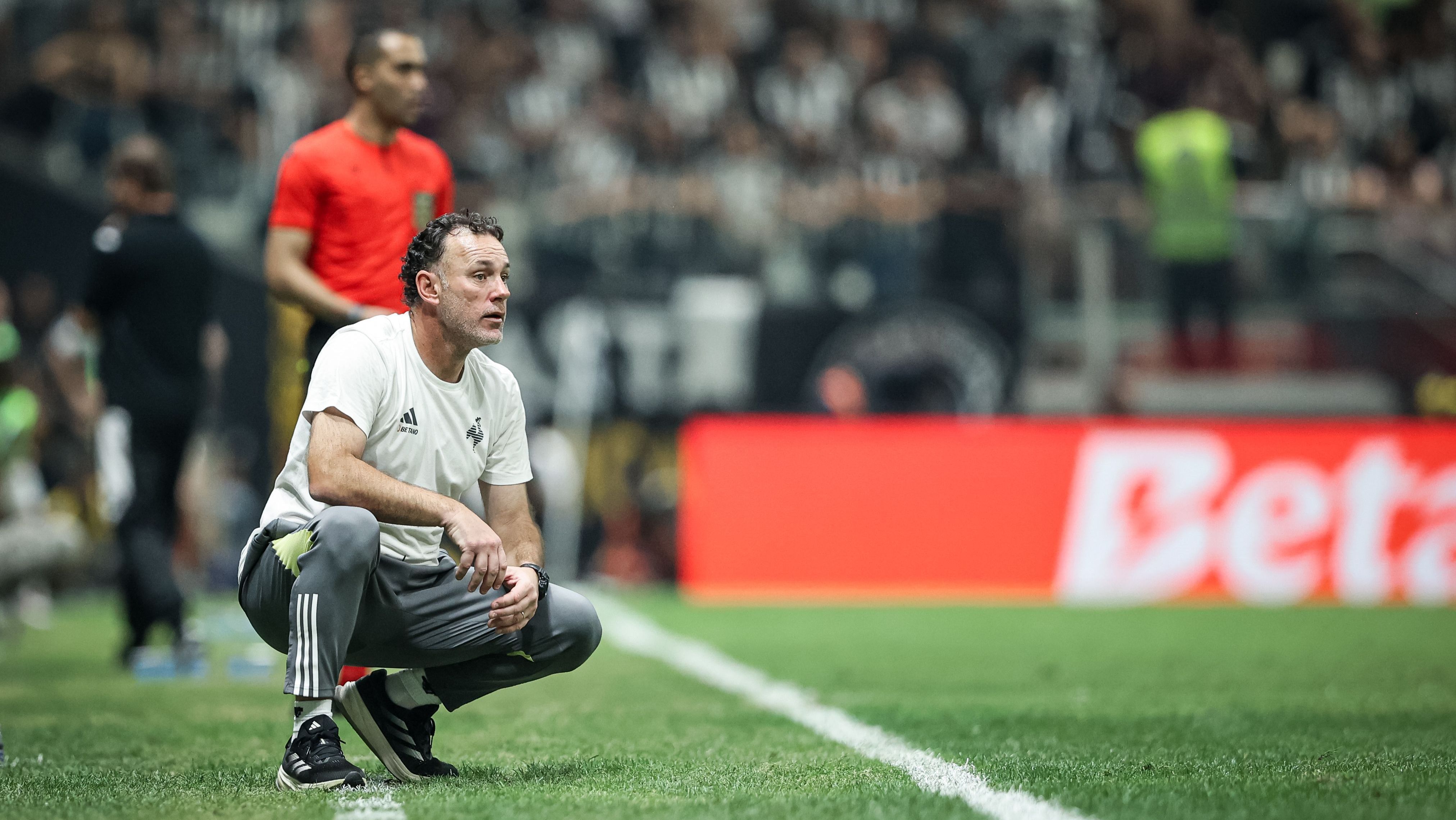 Gabriel Milito exalta vitória do Galo