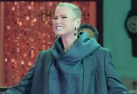 Xuxa revela ter feito implante capilar: “Talvez me vejam de xucas”
