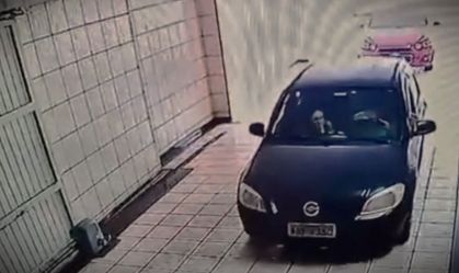 Vídeo: homem derruba portão de motel no Paraná para não pagar a conta do "date"