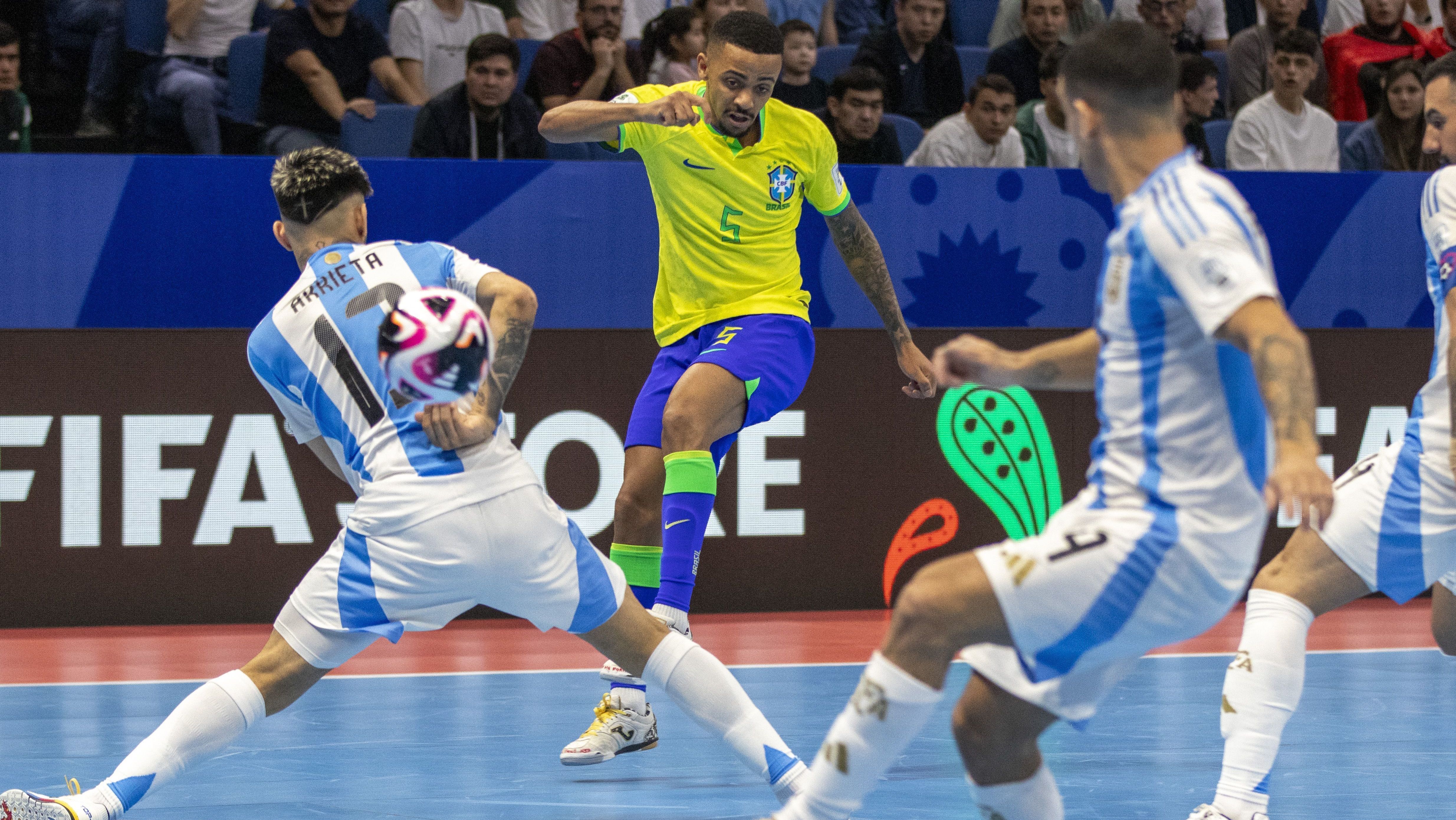 Jogador da Argentina criticou Neguinho após derrota para o Brasil na final da Copa do Mundo de Futsal