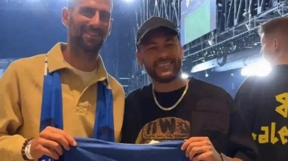 Djokovic e Neymar em jogo do Al-Hilal pelo Campeonato Saudita