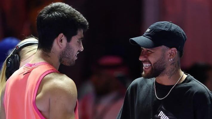 Alcaraz e Neymar se cumprimentam na Arábia Saudita