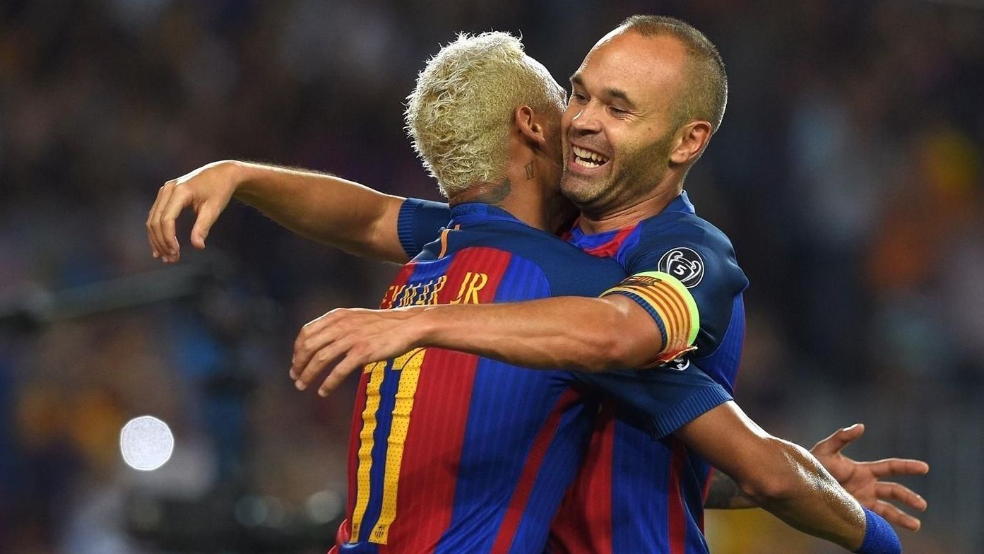 Neymar e Iniesta comemoram gol pelo Barcelona