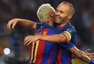 Neymar homenageia Iniesta por aposentadoria: "O melhor meia"