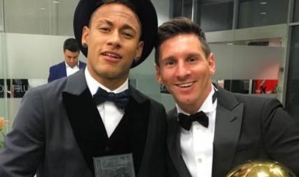 Neymar e Messi durante a cerimônia da Bola de Ouro de 2016