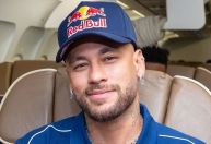 Neymar usou relógio de R$ 1,8 milhão antes de retorno aos gramados; veja fotos