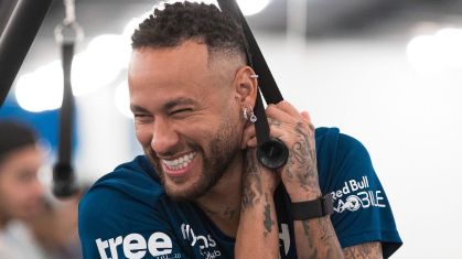 Santos: Neymar sorri em treino do Al-Hilal