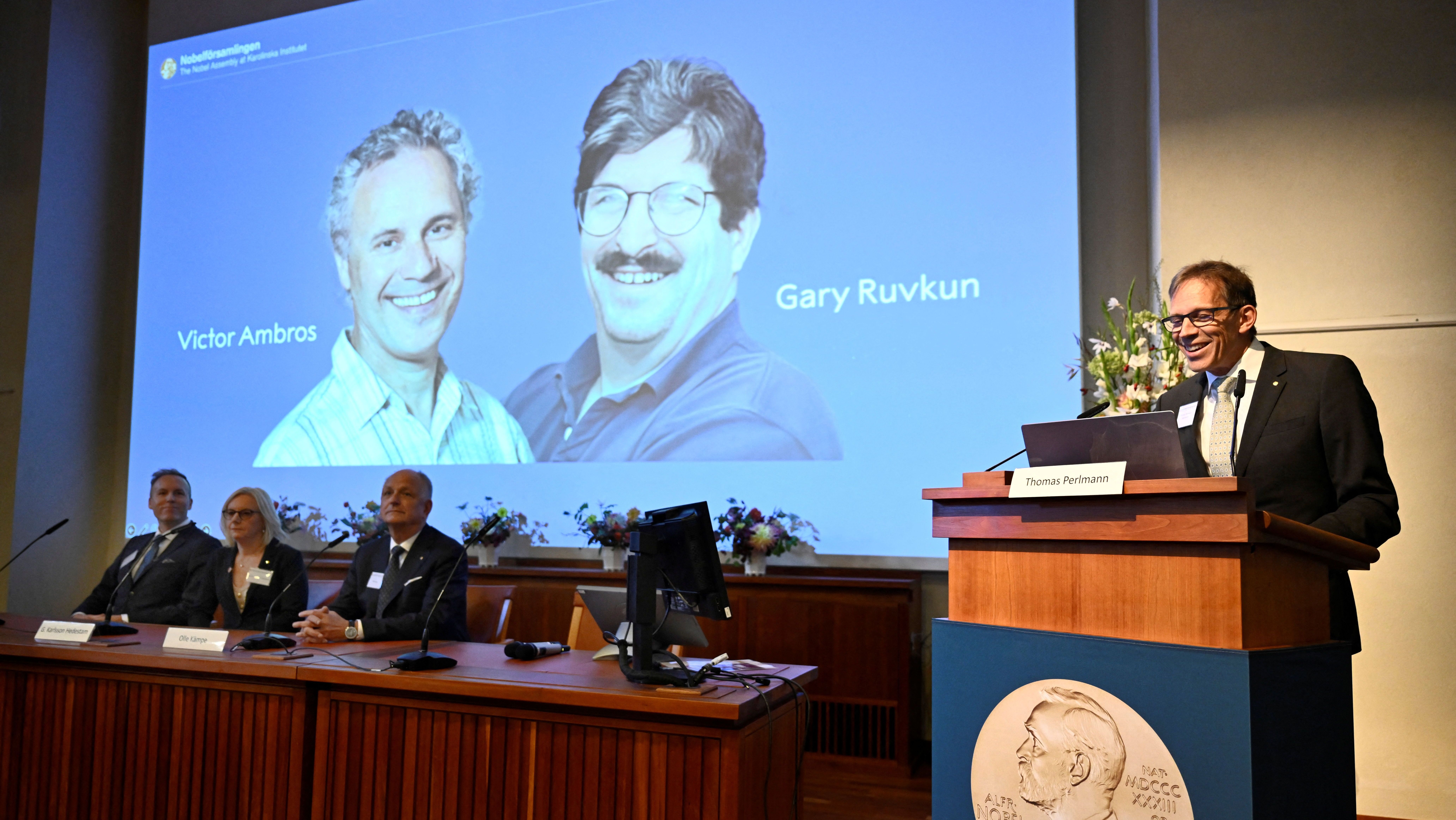 Victor Ambros e Gary Ruvkun são anunciados como vencedores do Nobel de Medicina