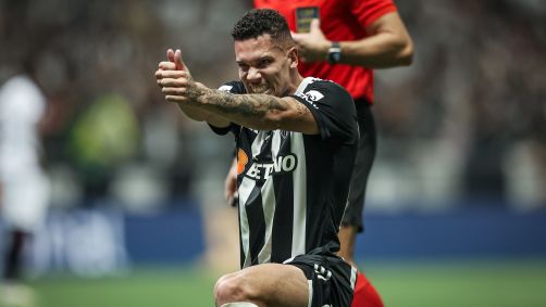 Paulinho tem números melhores que os de atacantes do Palmeiras