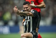 Palmeiras mira Paulinho, do Atlético, e tenta viabilizar contratação