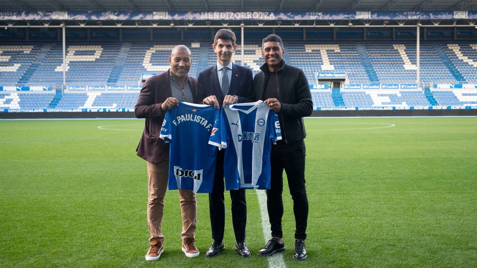 Paulinho visitou diversos clubes da Espanha; jogador quer trabalhar com gestão de futebol