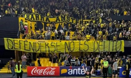 Torcida e jogadores do Peñarol pedem liberdade a uruguaios detidos no Brasil