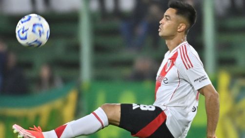 Pity Martínez em ação contra o Defensa y Justicia