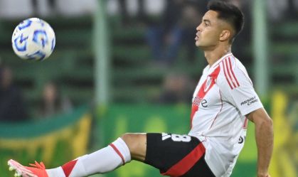 Pity Martínez em ação contra o Defensa y Justicia