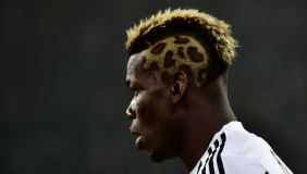 O francês Paul Pogba com penteado inspirado em onça pintada