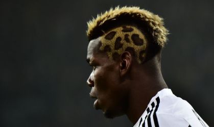 O francês Paul Pogba com penteado inspirado em onça pintada
