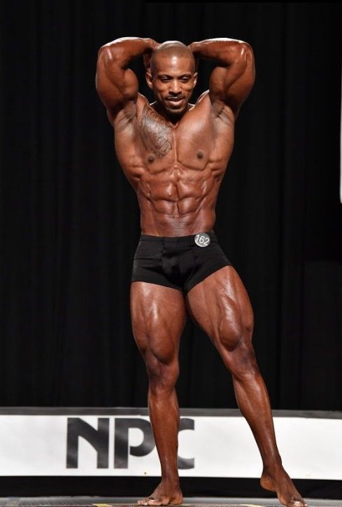 Pose abdominal e coxas • Divulgação/NPC