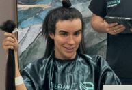 Rafa Uccman raspa cabelo e mostra resultado: "Menos uma calva"