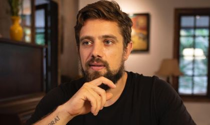 Rafael Cardoso acusa Mari Bridi de invadir sua casa: "Queria me agredir"