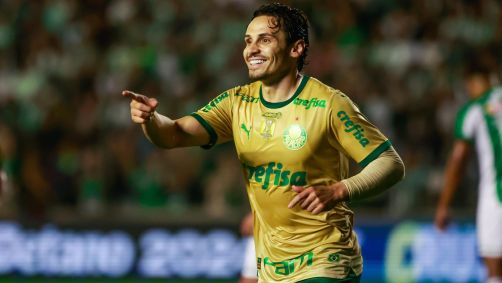 Raphael Veiga fez três gols na vitória de 5 a 3 do Palmeiras sobre o Juventude