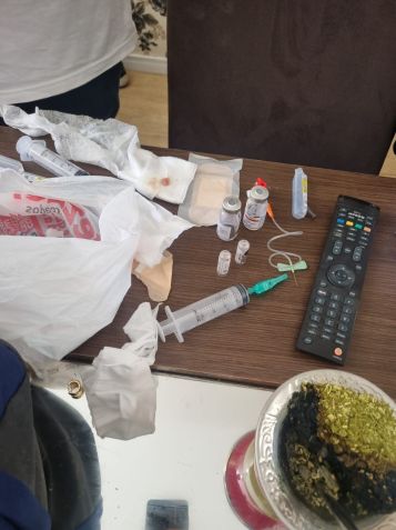Remédios encontrados pela polícia • Reprodução