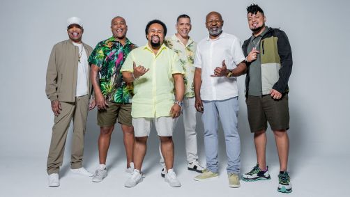 Revelação completa 30 anos de carreira com gravação de DVD no Rio