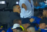Riquelme evita briga de torcedores em jogo do Boca Juniors; veja vídeo